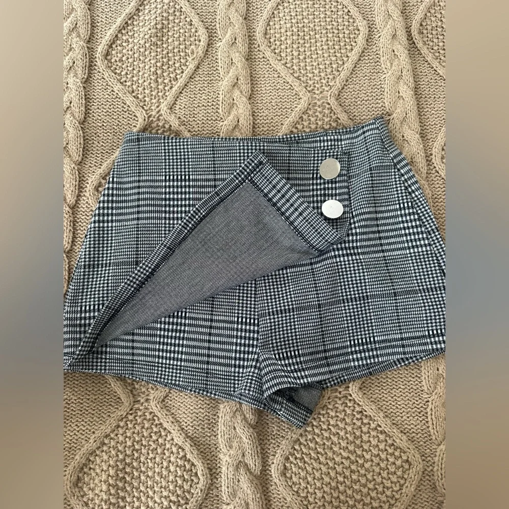 Grey plaid skort